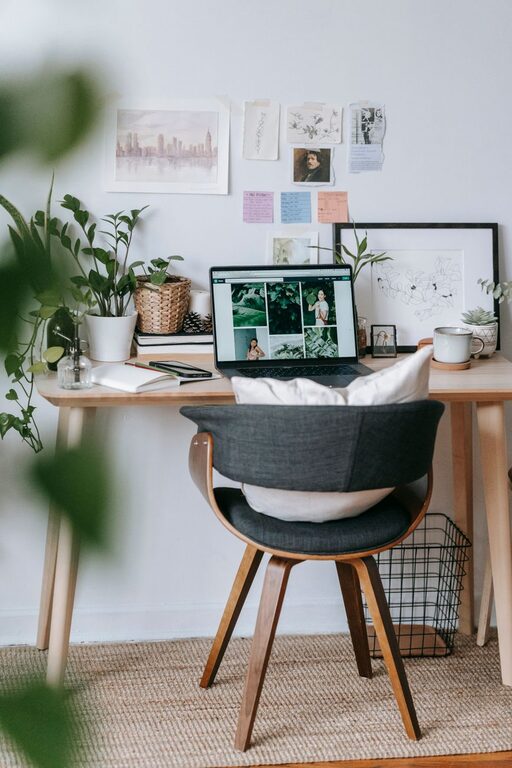 Simple Ways to Personalize Your Workspace for Better Comfort and Productivity